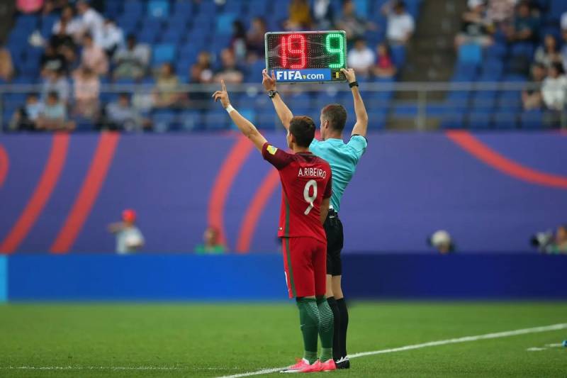 Cập Nhật Luật Thay Người Trong Bóng Đá Mới Nhất 2025 5 Quy Trình Thay Người Chuẩn Trong Bóng Đá