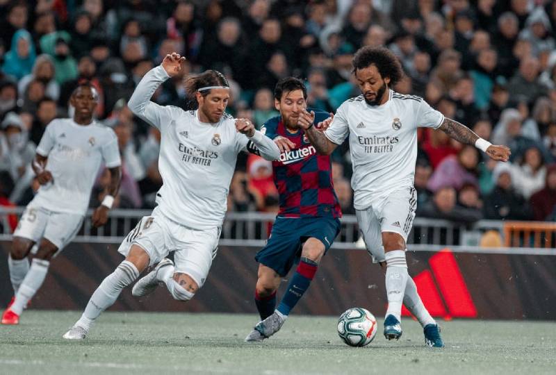 Chiến Thuật Tấn Công Bóng Đá - Chủ Động Lên Bóng 2 Pressing: Áp lực ngay từ đầu